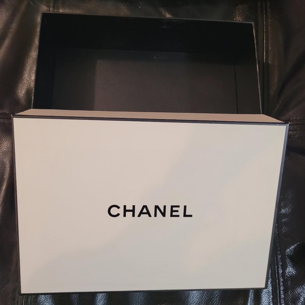 CHANEL 9.5×6.5 BOX